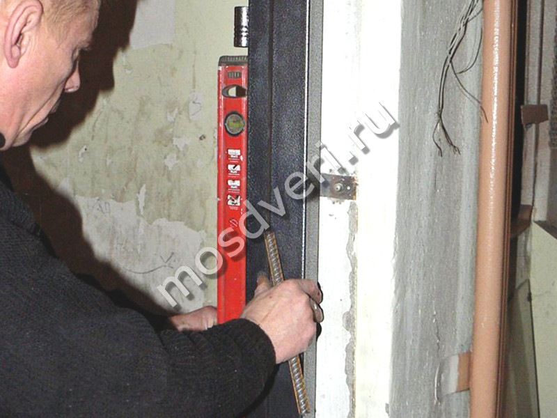 устанавливается дверь устанавливается дверь